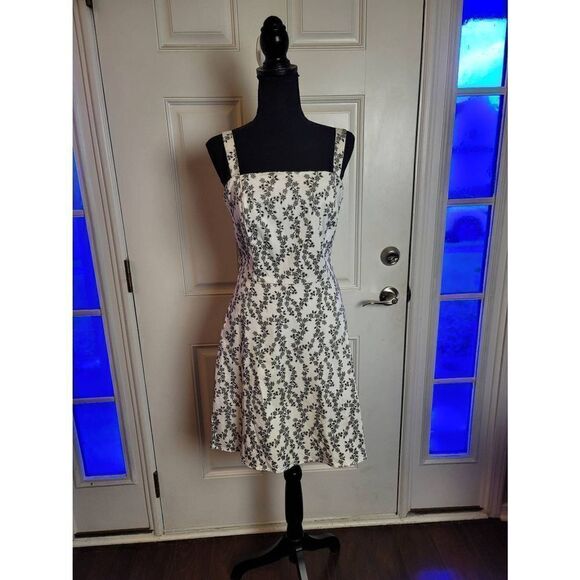 Alyn Paige New York Dress - Picture 1 of 4